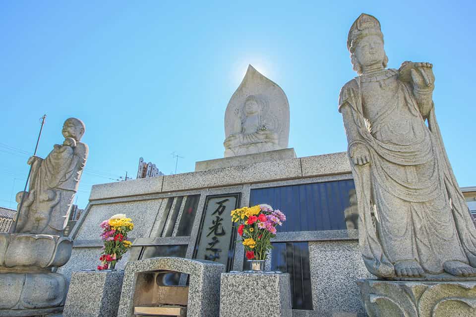 長勝寺「万光の塔」