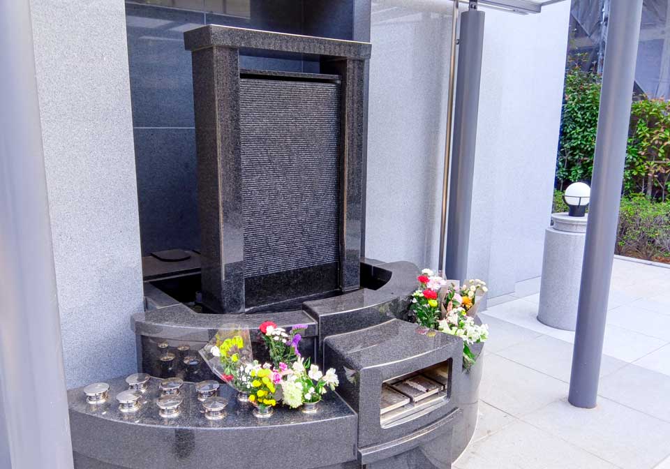 翼のとびら 日暮里墓苑