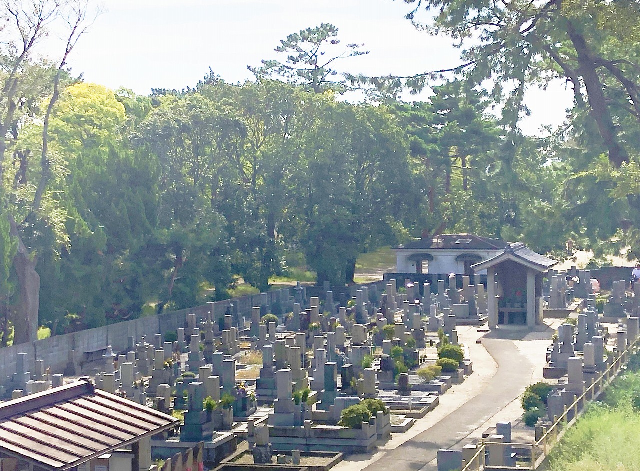 石蓮寺墓地