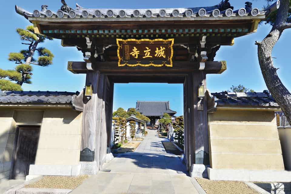 本高山 城立寺(椿墓苑)