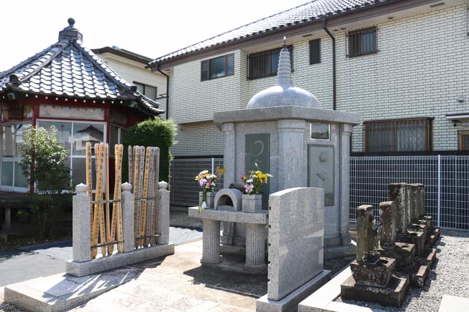 春清寺「寂円塔」