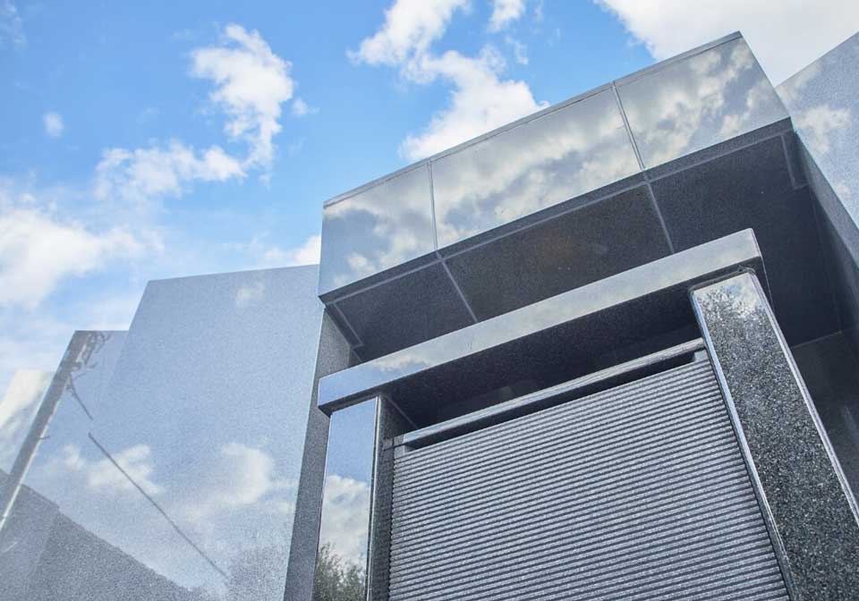 翼のとびら 日暮里墓苑