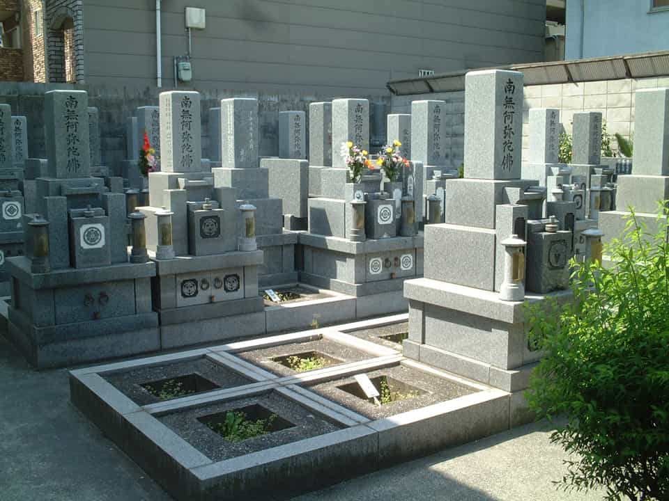 即応寺境内墓地